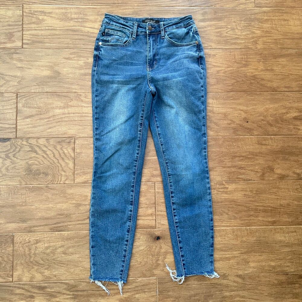 Judy Blue Jeans Sz 3/26 Relaxed Fit High Waisted Embroidered Pocket Medium Wash